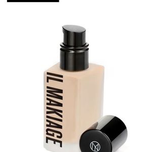 Fair skin tone. Shade 20.  See picture of skin tone for shade 20.